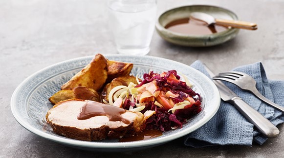 Krustenbraten mit balsamicosautiertem Rotkohl Krustenbraten mit balsamicosautiertem Rotkohl